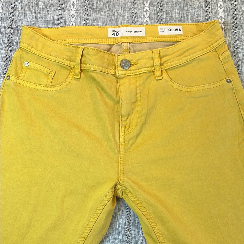 Mustard Yellow High Rise Jeans with Modern Cut